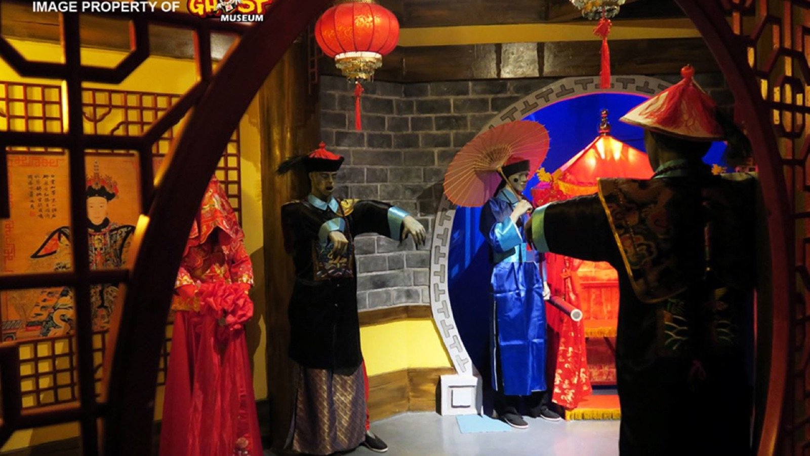 Interactive horror displays, maps, and visual illusions