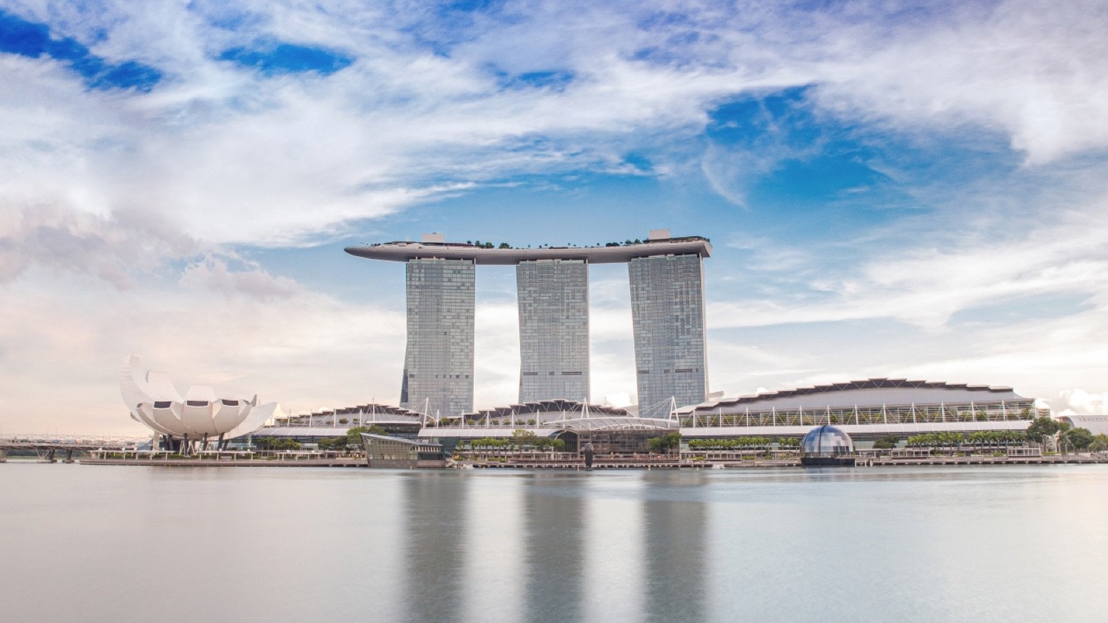 Marina Bay Sands Hotel Tower 3 exterior entry walkway