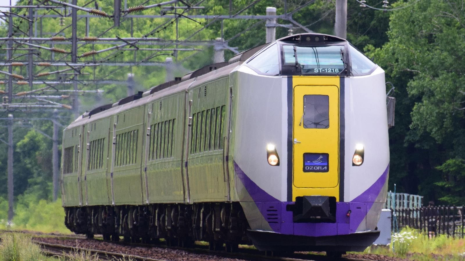 JR Hokkaido train platform and tracks