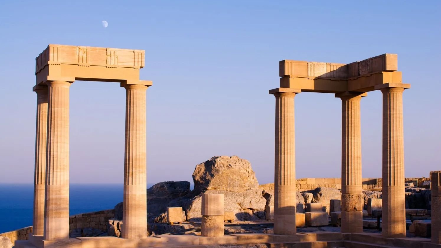 Panoramic views of the sea from the Lindos acropolis cliff