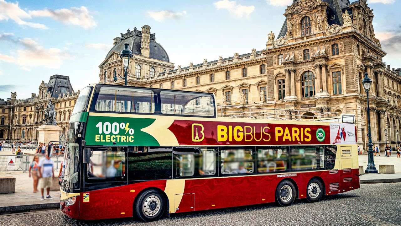 Louvre-Pyramide stop on the Big Bus Paris Red Route
