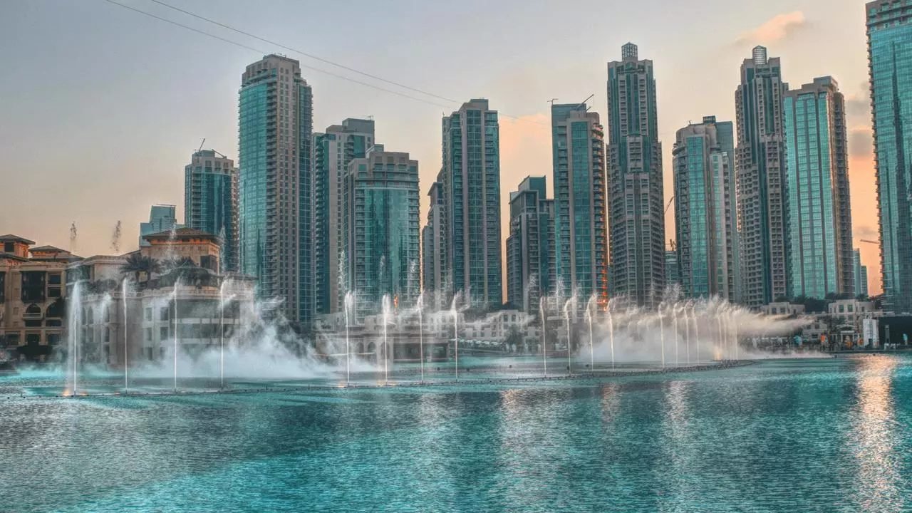 Modern Dubai City Tour with a Sightseeing Cruise
