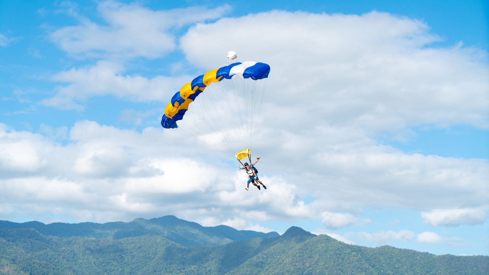 Tandem Skydiving Experience Cairns